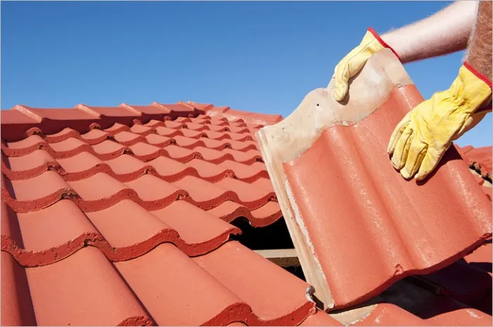 Протечка крыши частного дома — как починить своими руками