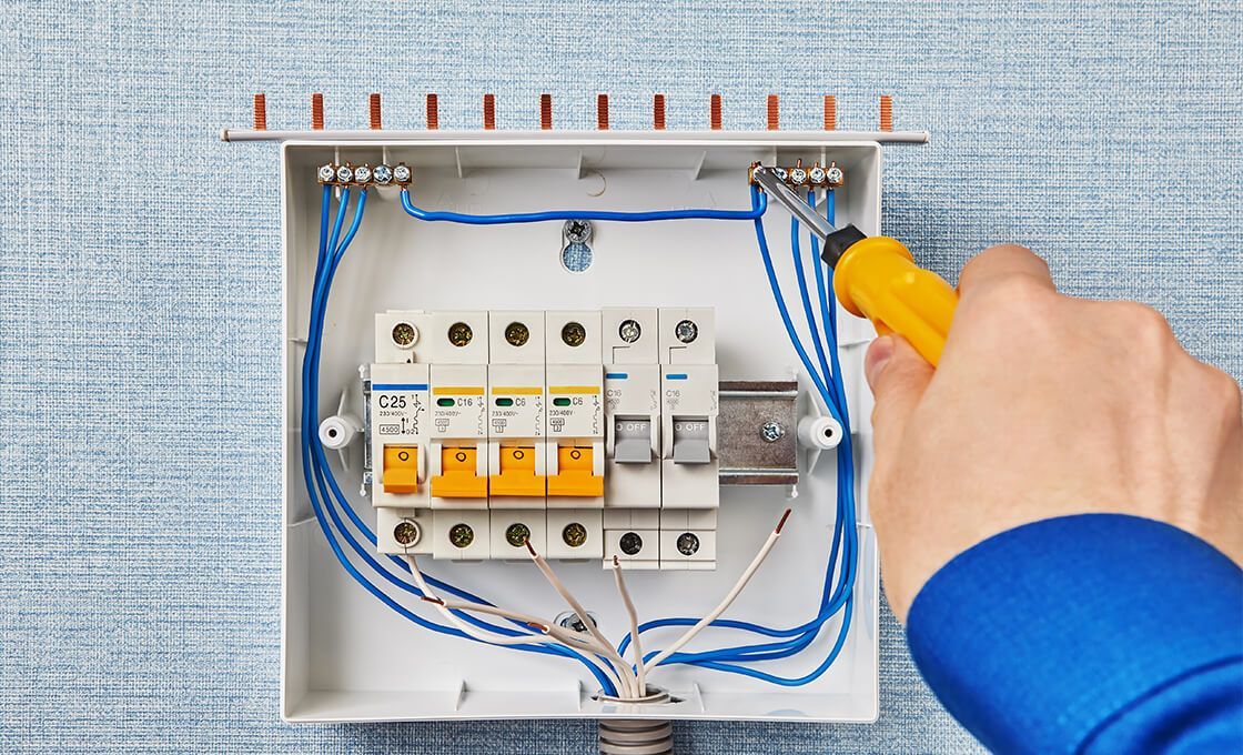 Какие правила монтажа распределительного щита, часто нарушают электрики