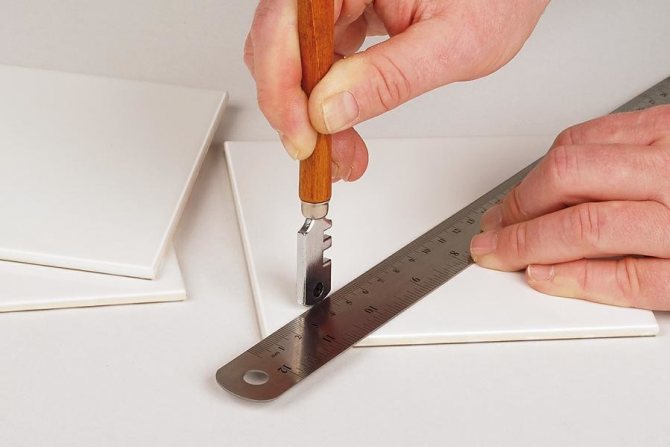 Как резать плитку стеклорезом?